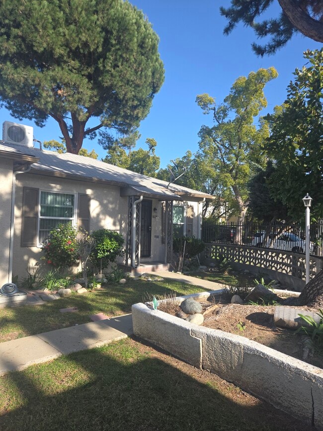 Building Photo - 1025 E Spazier Ave