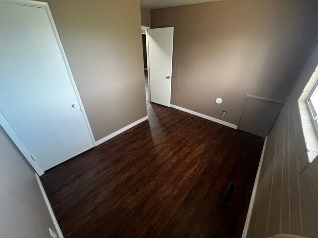 Building Photo - 739 E Carnation Dr