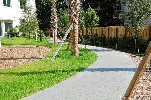 Foto del edificio - 515 NE 121st St