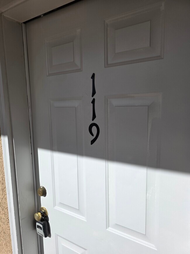 Foto del edificio - 4400 Rawhide Rd