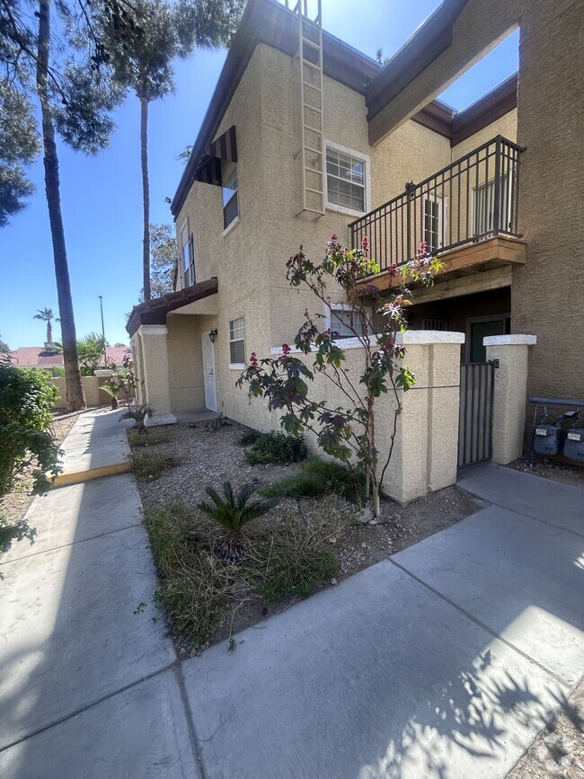 Building Photo - 2801 N Rainbow Blvd