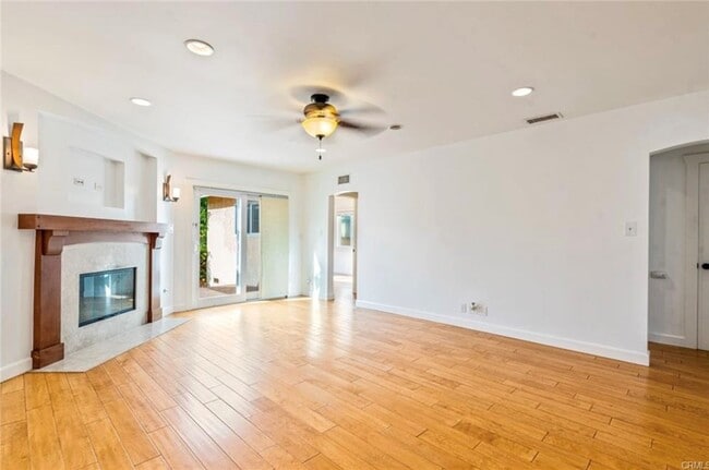 Foto del edificio - 4759 Hackett Ave