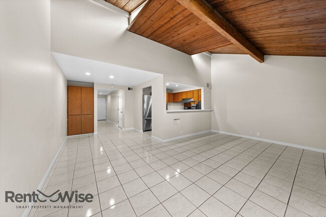Building Photo - 621 Midrock Cors