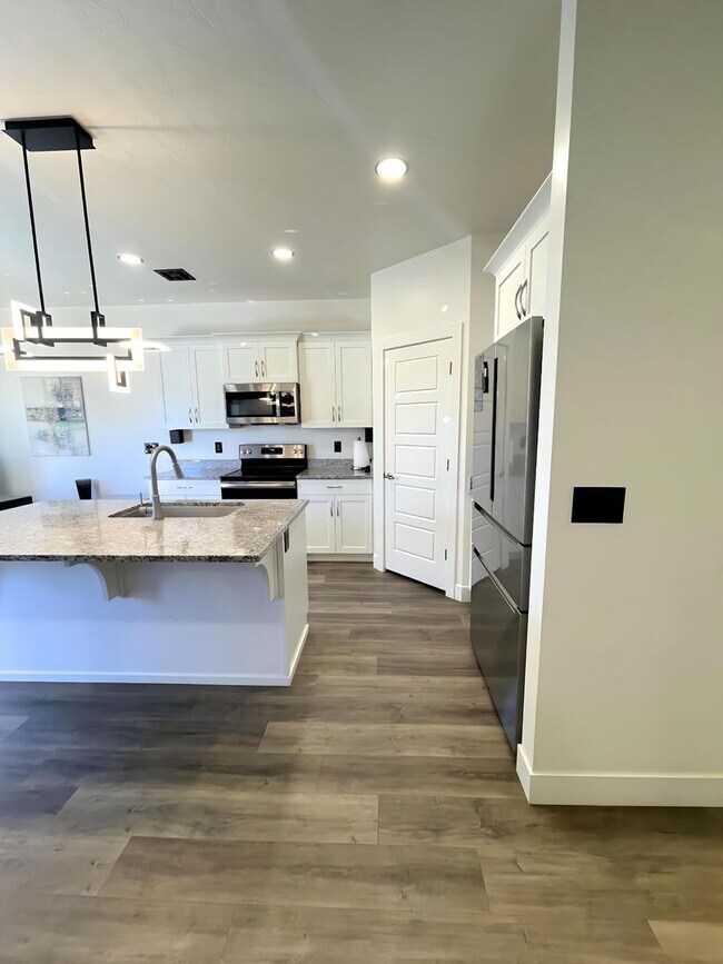 Foto del edificio - 543 Stewart Crk Cv