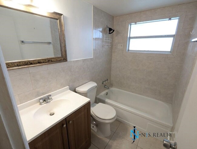 Building Photo - Beautiful updated 3/1.5/1 with large renov...