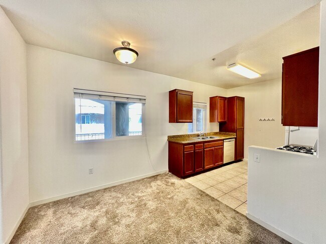 Foto del edificio - Beautiful 2B/2BA w/ reserved parking & Was...