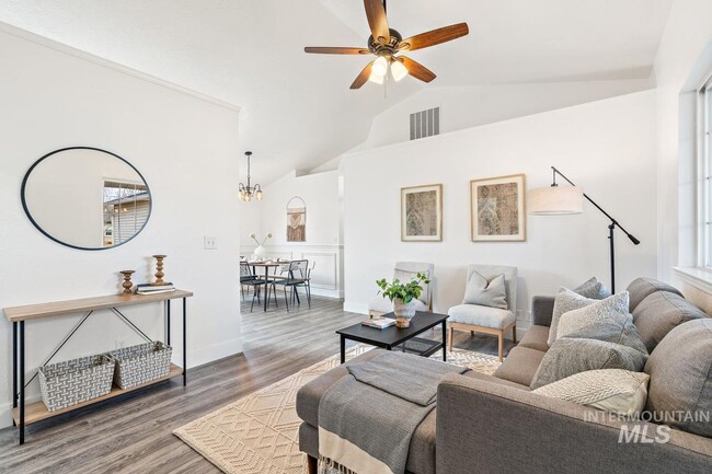 Building Photo - Remodeled Home in Kuna!
