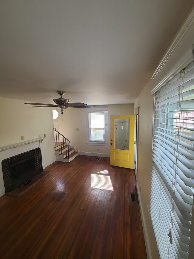 Building Photo - 412 26th St