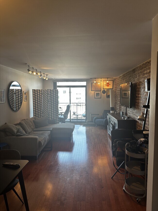 Foto del edificio - 3900 N Pine Grove Ave