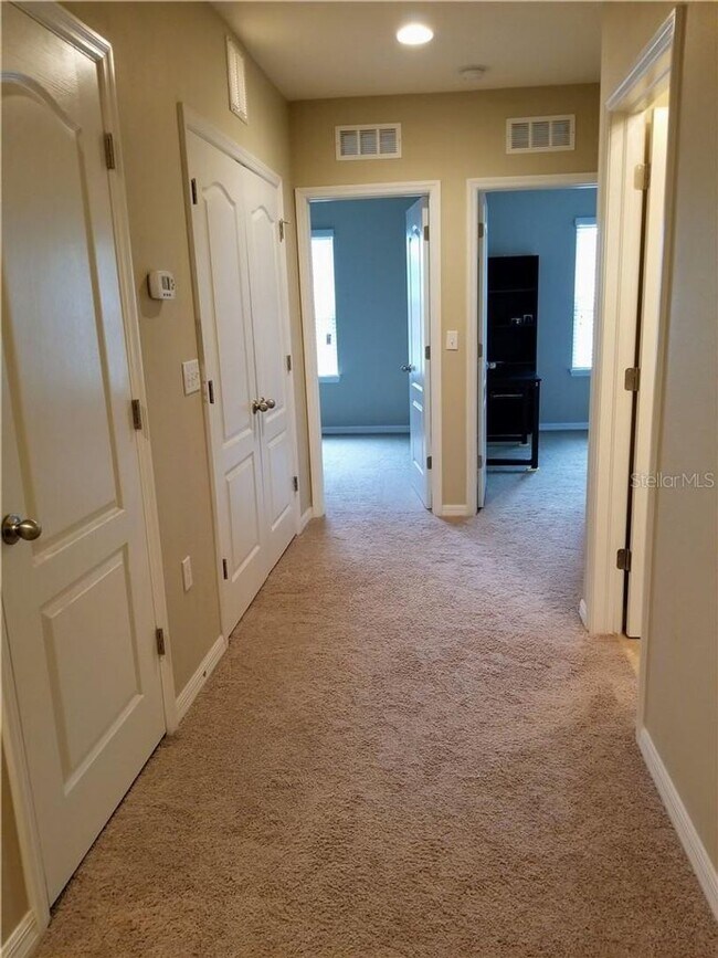 Foto del edificio - Lovely 3 bedroom 2.5 bath Townhome in Tampa
