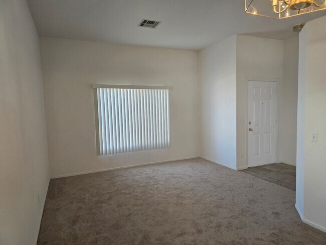Building Photo - Great home in North Valley