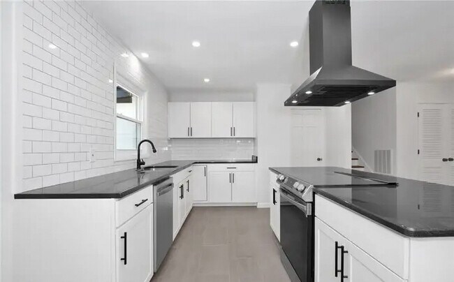 Foto del edificio - 2710 Fordham Dr