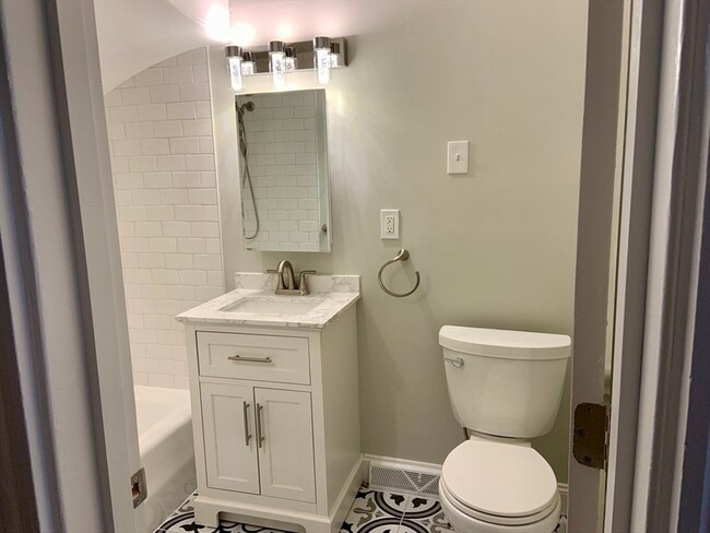 Building Photo - 91 Walnut St