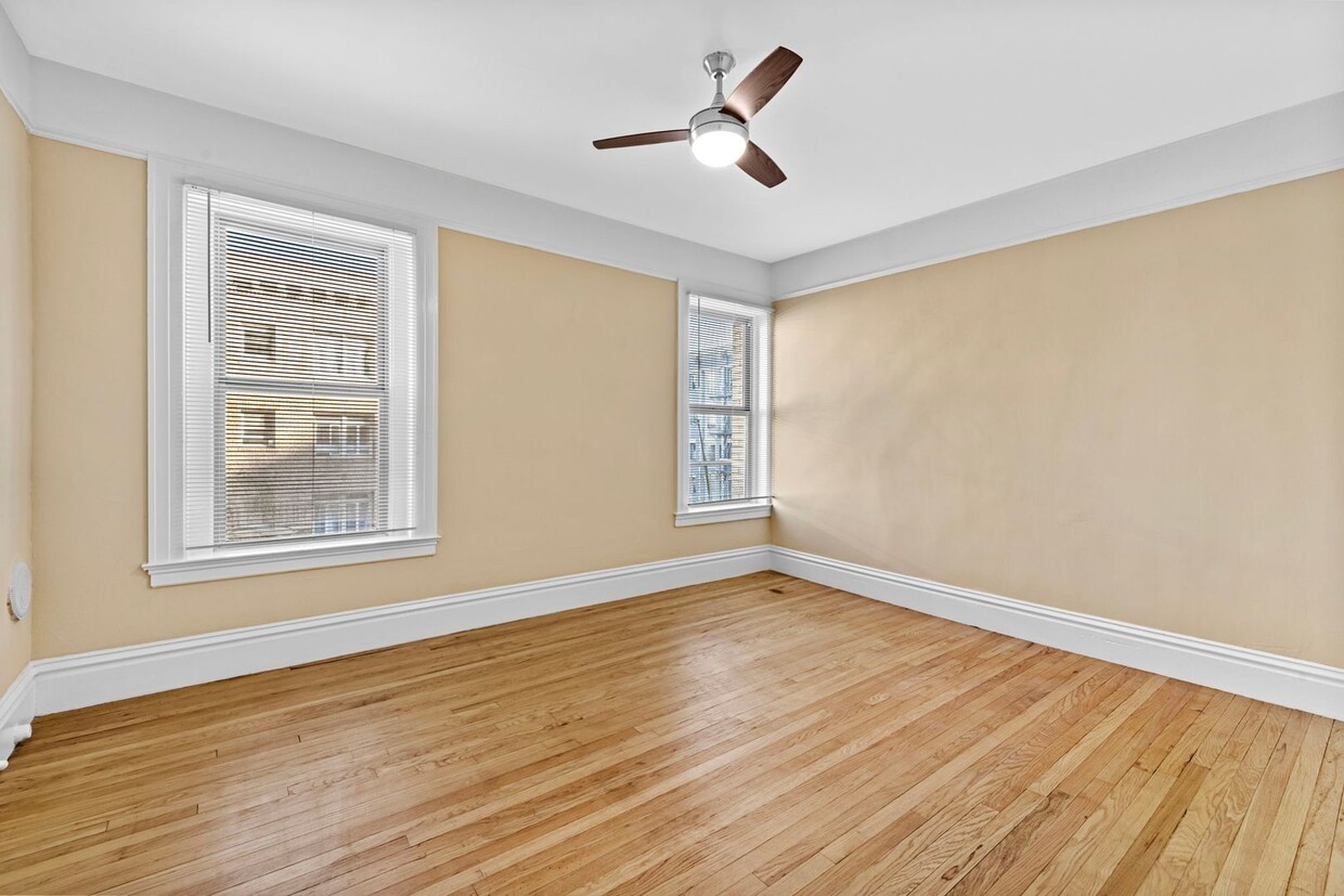 Primary Photo - Cozy, Modern 1BR Close to it All!