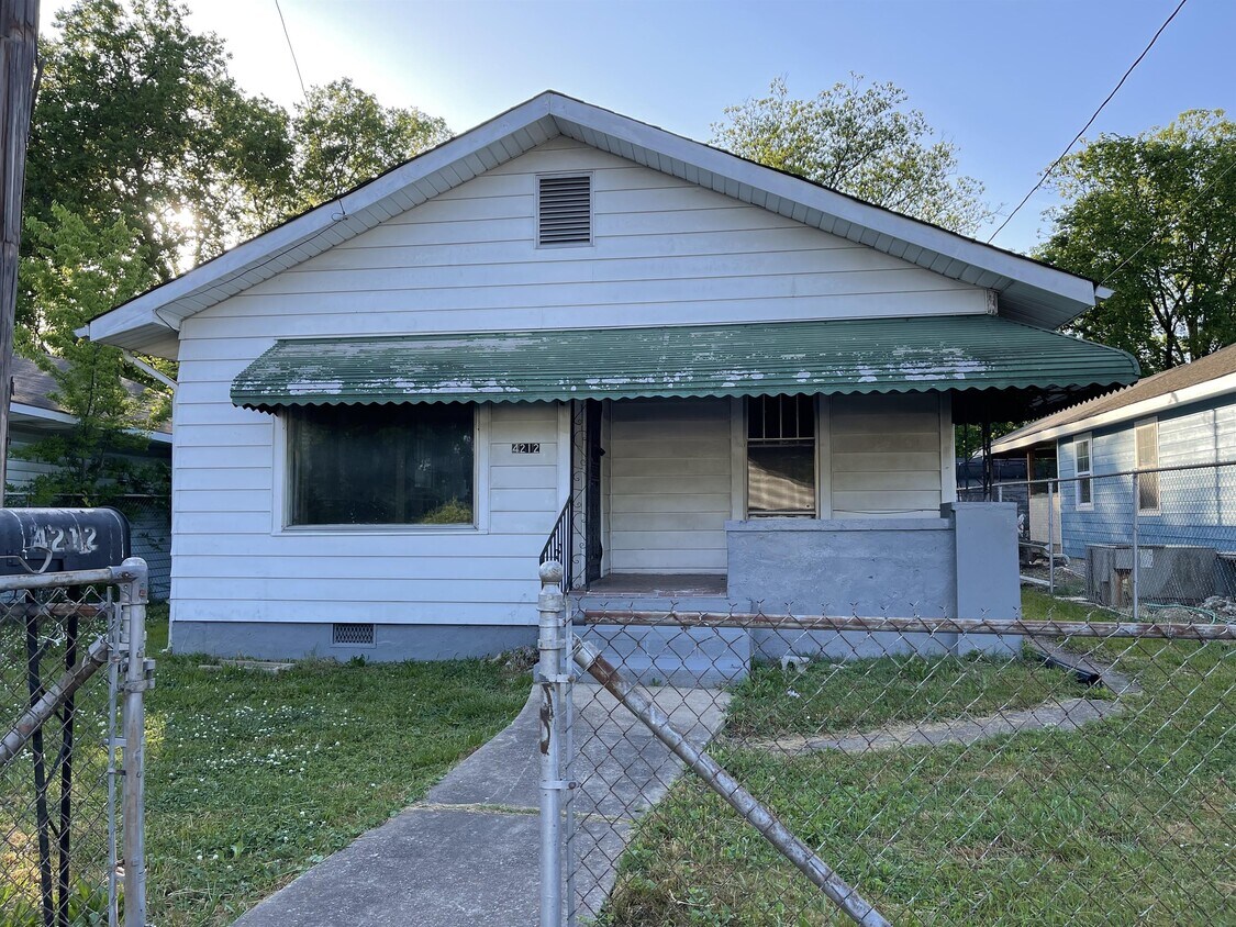 Primary Photo - 4212 10th Ave