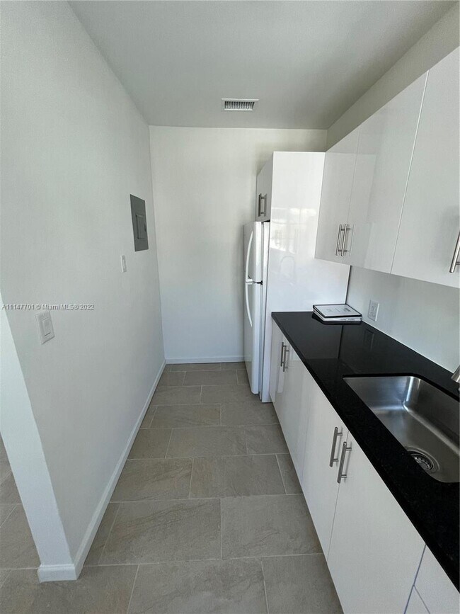 Foto del edificio - 840 81st St