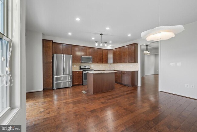 Building Photo - 15983 Marsh Pl