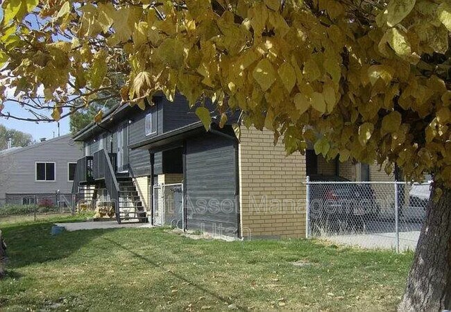 Building Photo - 552 E Delno Cir