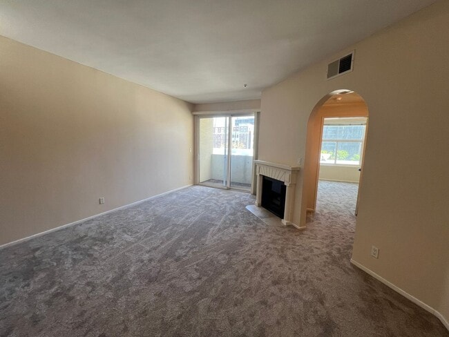 Building Photo - 620 S Gramercy Pl