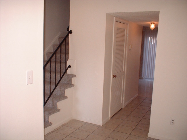 Building Photo - 1211 Warwick Dr