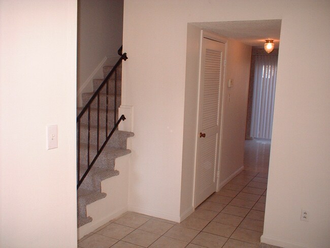 Foto del edificio - 1211 Warwick Dr