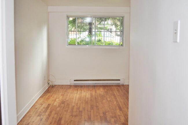 Building Photo - 7635 Av Querbes