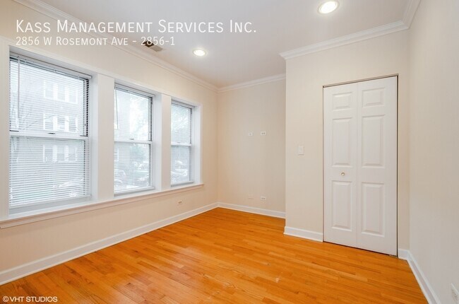 Building Photo - Gorgeous 2bed with In Unit W/D - Stainless...