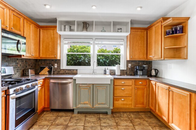 Foto del edificio - 2489 Semmes St