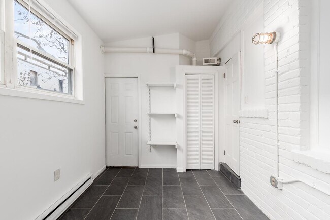 Foto del edificio - 1621 F St NE
