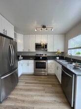 Building Photo - 195 Streamwood