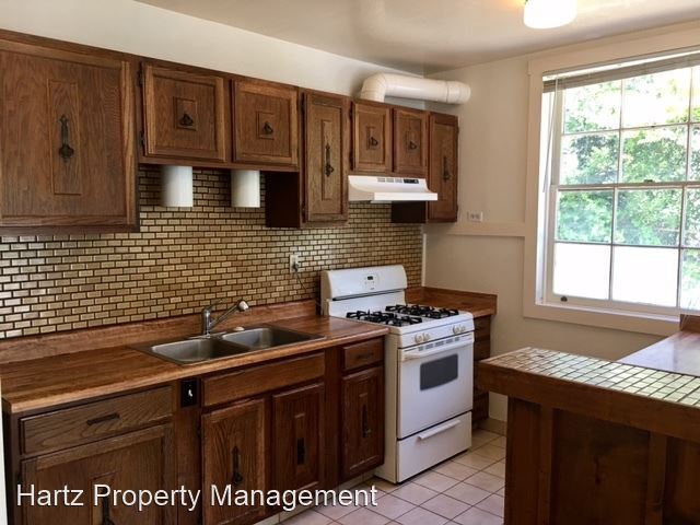 Building Photo - 2 br, 1 bath House - 307 C Street Unit B