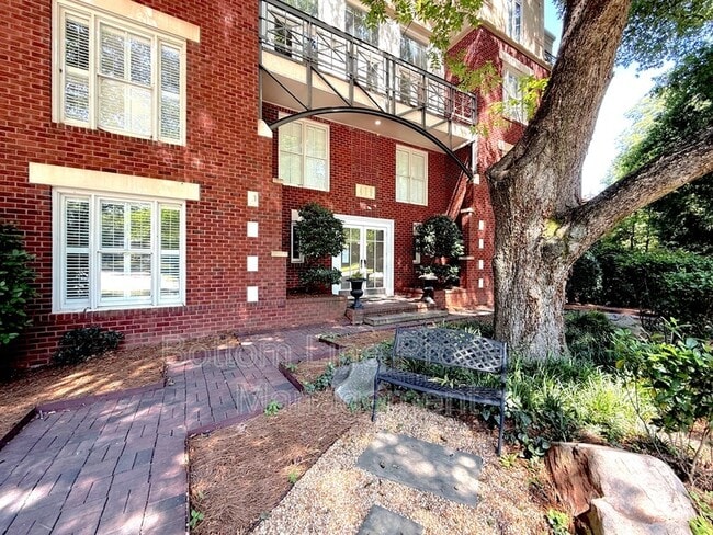 Building Photo - 416 Queens Rd