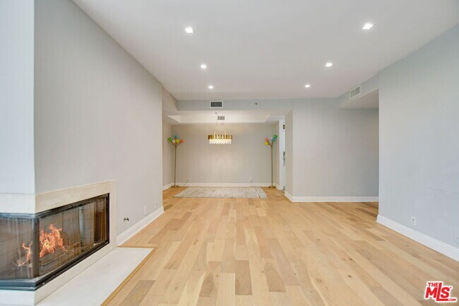 Foto del edificio - 2112 Century Park Ln