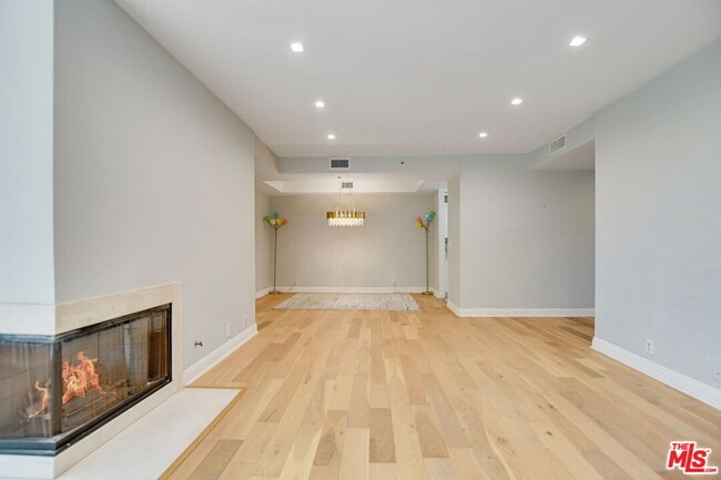 Building Photo - 2112 Century Park Ln