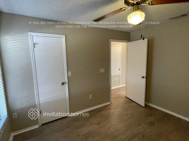 Foto del edificio - 524 Silvergate Loop