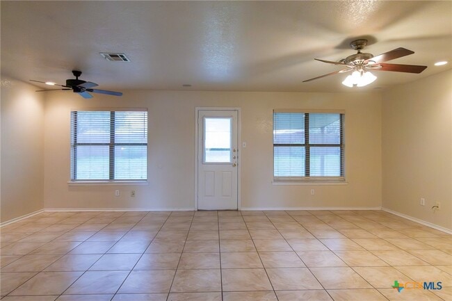 Foto del edificio - 4406 Bowles Dr