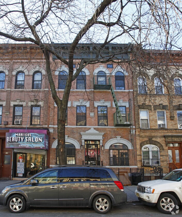 Foto del edificio - 172 Irving Ave