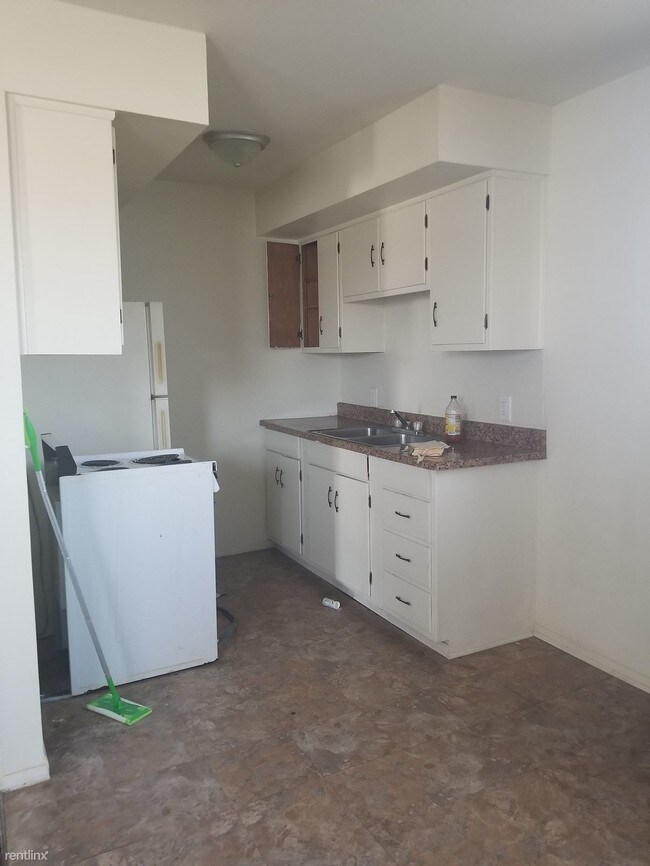 Foto del edificio - 1 br, 1 bath  - 1131 Riverside Dr Unit D