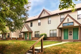 Primary Photo - Benchmark lll Apartments