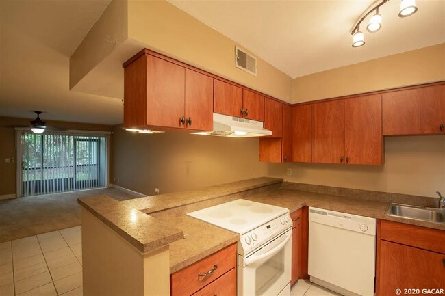 Building Photo - 4411 SW 34th St