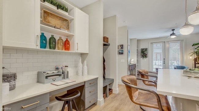 Building Photo - 2 br, 2 bath Apartment - 114 W 7th St 1,146
