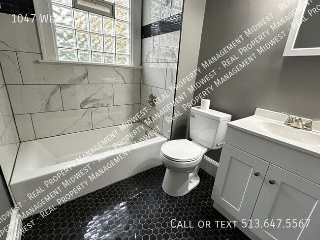 Building Photo - 1047 Wells St