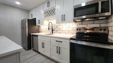 Building Photo - 914 Concordia Ln