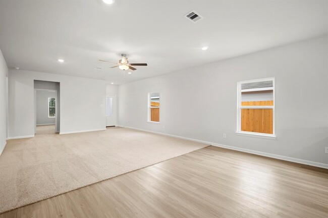 Foto del edificio - 15846 Berry Hl Dr