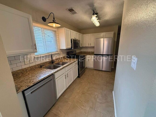 Building Photo - 6315 La Habra Ln NE