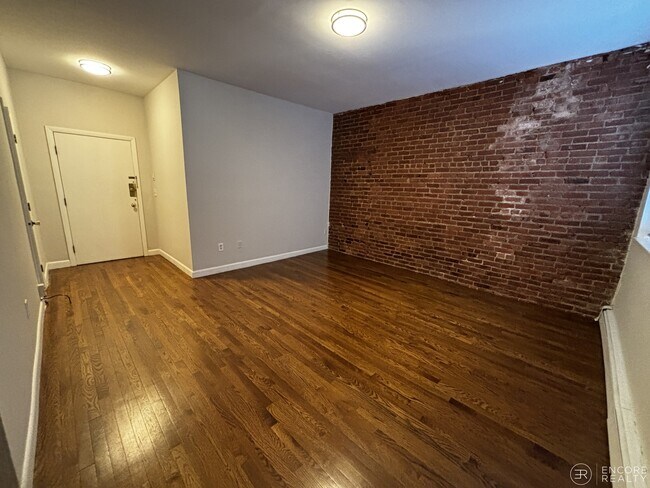 Foto del edificio - 15 Stearns Rd