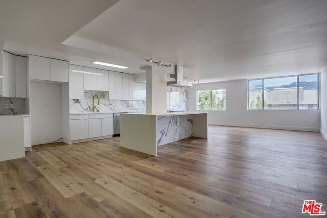 Foto del edificio - 435 N Oakhurst Dr