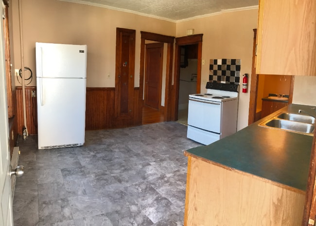 Building Photo - 3 E Main St