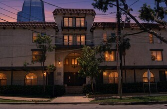 Building Photo - 505 W 7th St