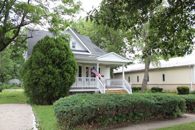 Foto del edificio - Large House Available for Move-In August 1st!